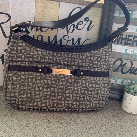 Tommy Hilfiger Monogram Purse - Picture 1 of 6